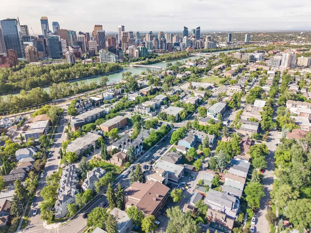 624 2 Avenue NW Calgary AB T2N 0E3