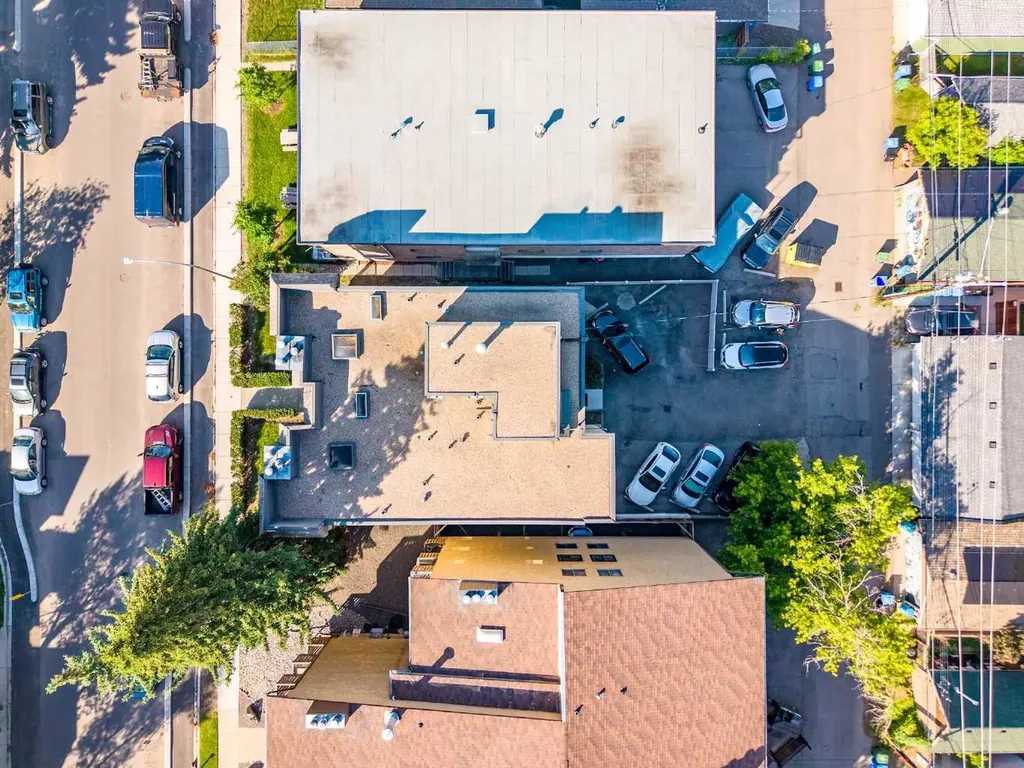 624 2 Avenue NW Calgary AB T2N 0E3