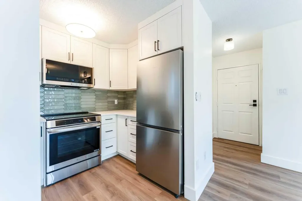 624 2 Avenue NW Calgary AB T2N 0E3