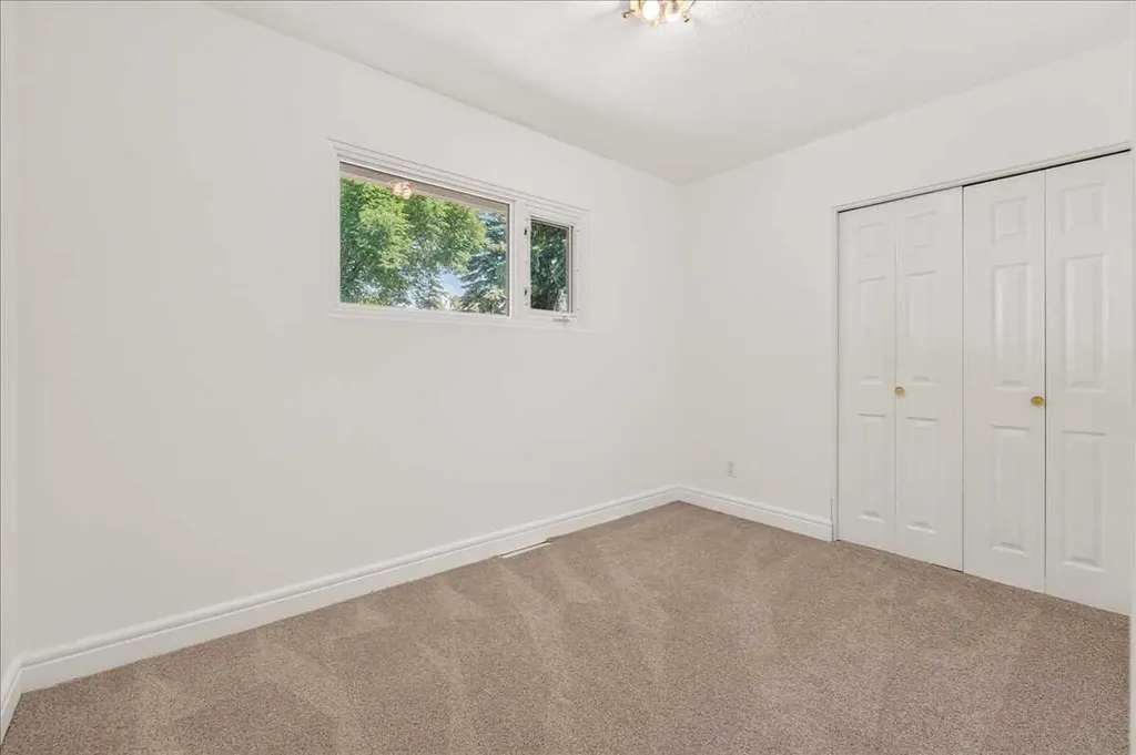 90 Armstrong Crescent SE Calgary AB T2J 0X3