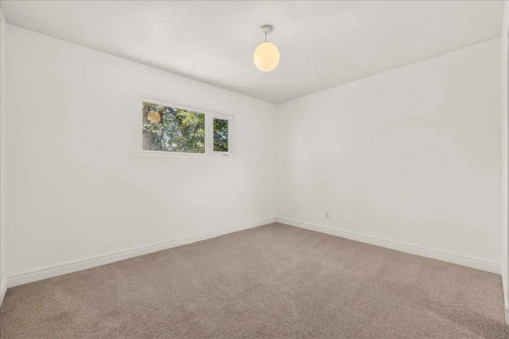 90 Armstrong Crescent SE Calgary AB T2J 0X3