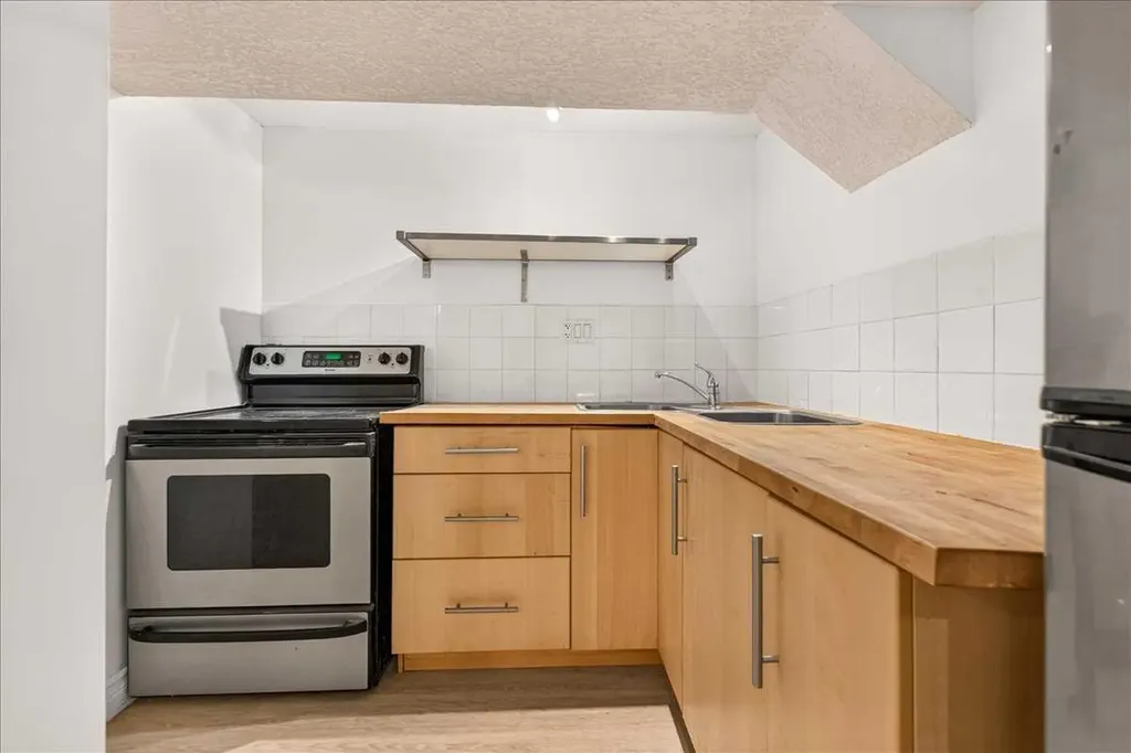 90 Armstrong Crescent SE Calgary AB T2J 0X3