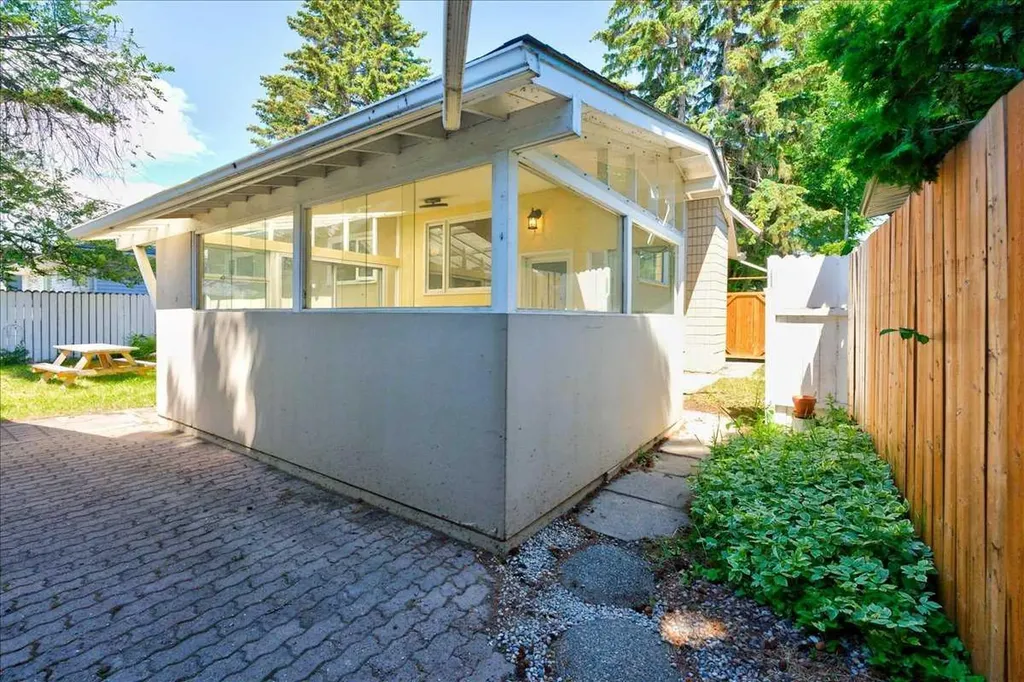 90 Armstrong Crescent SE Calgary AB T2J 0X3