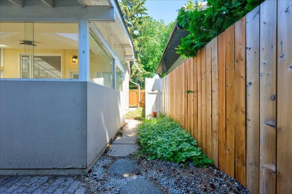 90 Armstrong Crescent SE Calgary AB T2J 0X3