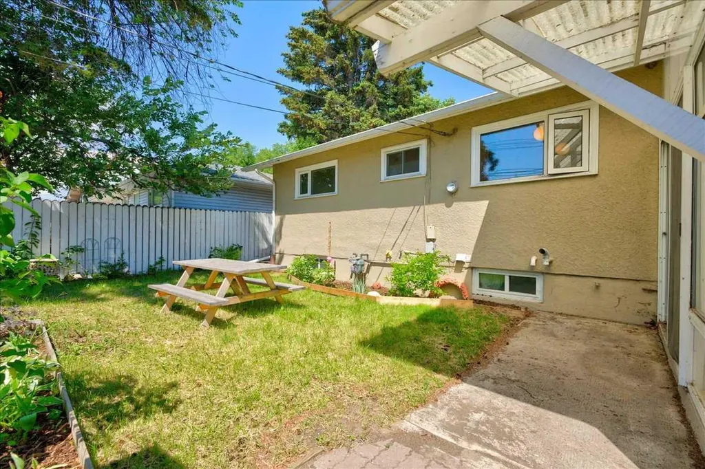 90 Armstrong Crescent SE Calgary AB T2J 0X3