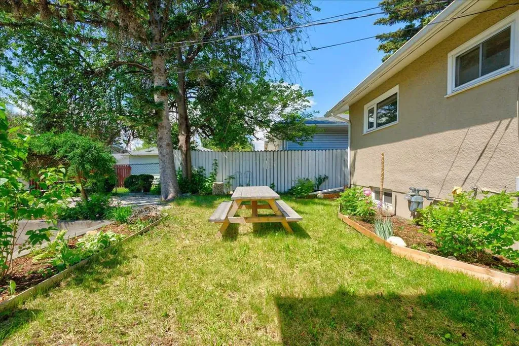 90 Armstrong Crescent SE Calgary AB T2J 0X3