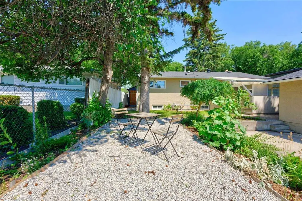 90 Armstrong Crescent SE Calgary AB T2J 0X3