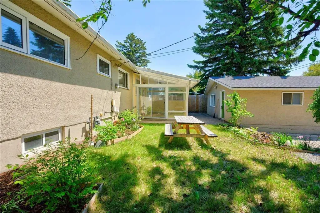 90 Armstrong Crescent SE Calgary AB T2J 0X3
