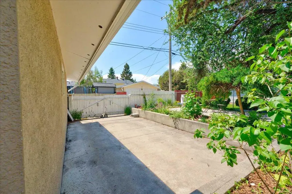 90 Armstrong Crescent SE Calgary AB T2J 0X3