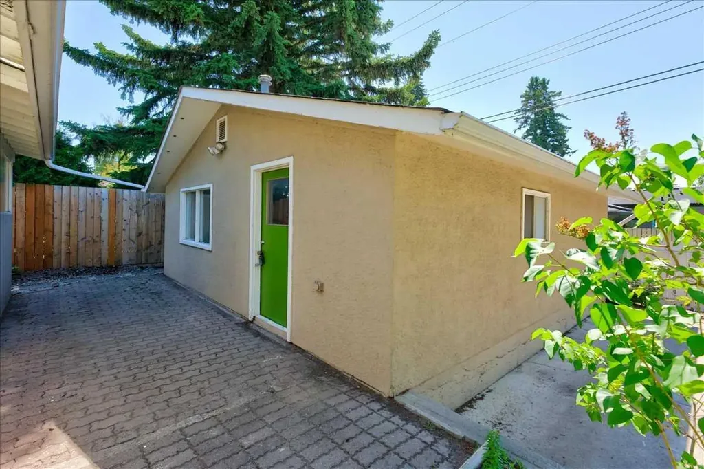 90 Armstrong Crescent SE Calgary AB T2J 0X3