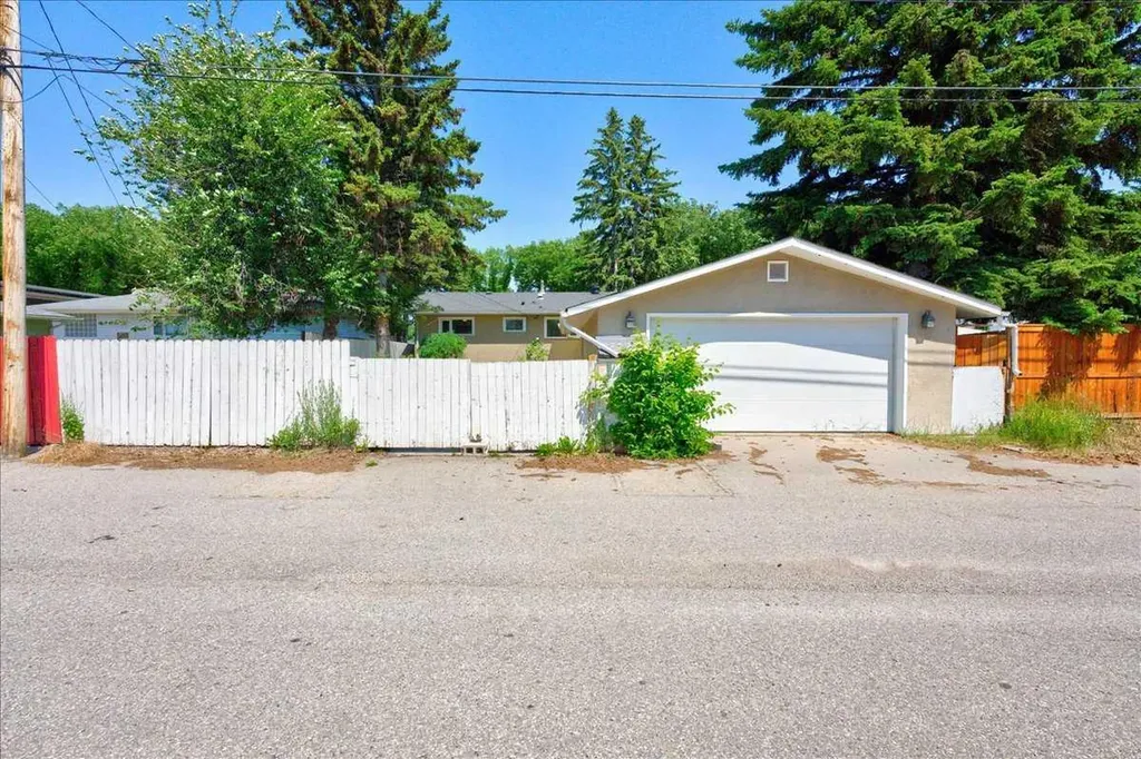 90 Armstrong Crescent SE Calgary AB T2J 0X3