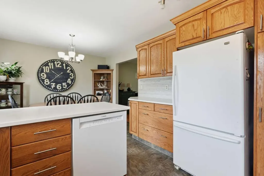 652 12 Avenue Carstairs AB T0M0N0