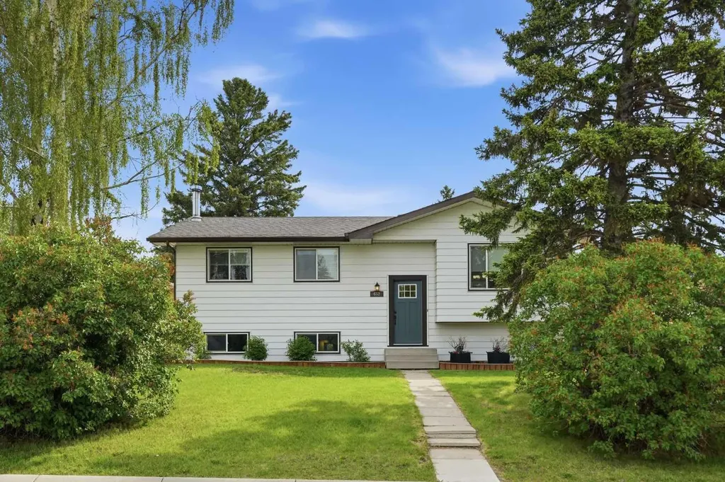 652 12 Avenue Carstairs AB T0M0N0