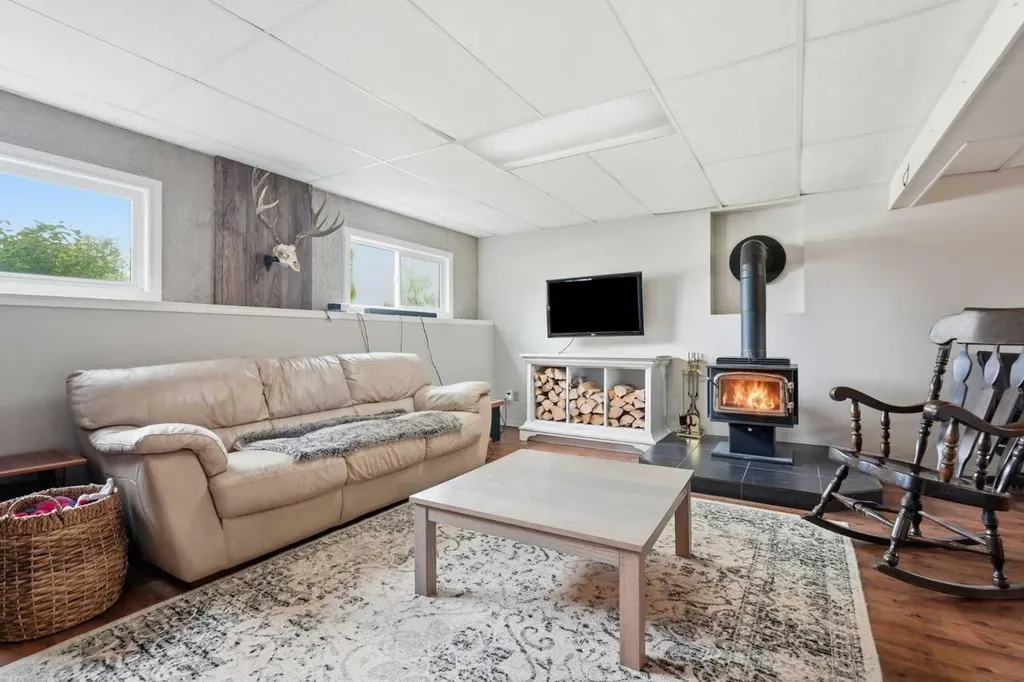 652 12 Avenue Carstairs AB T0M0N0