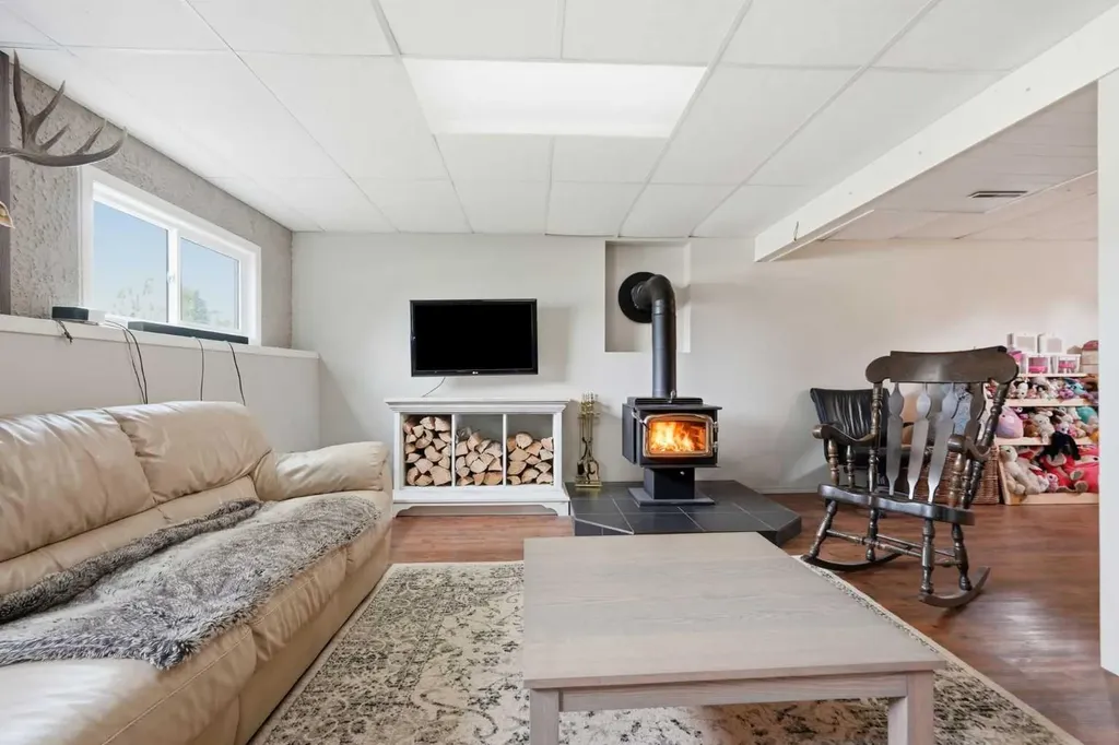 652 12 Avenue Carstairs AB T0M0N0