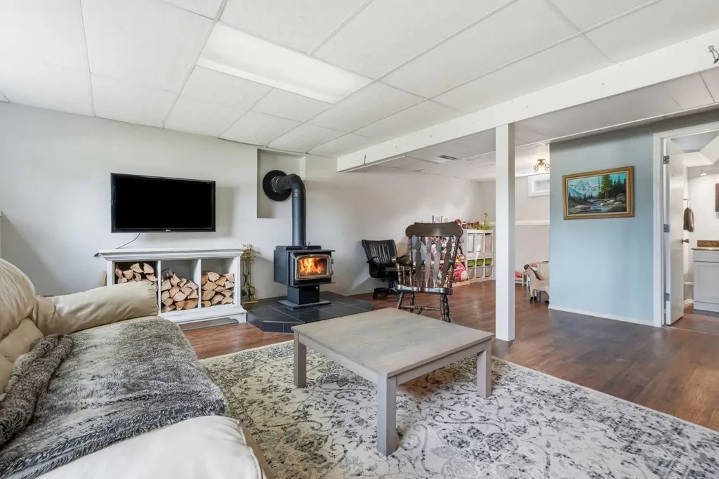 652 12 Avenue Carstairs AB T0M0N0