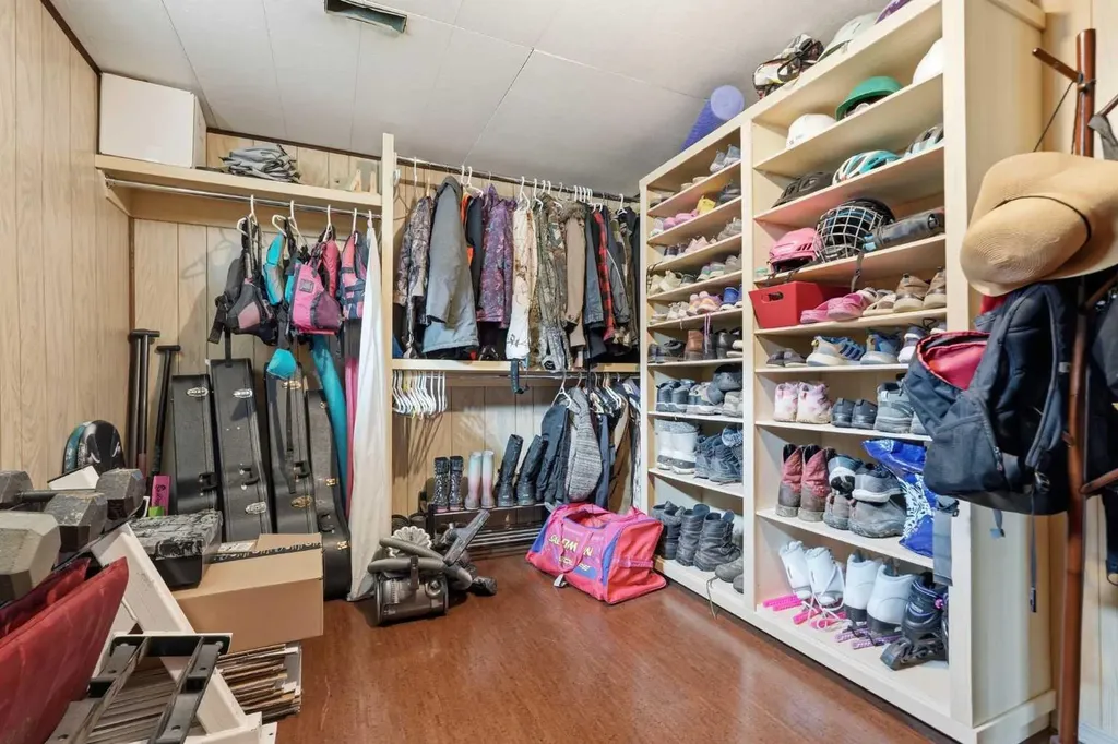 652 12 Avenue Carstairs AB T0M0N0