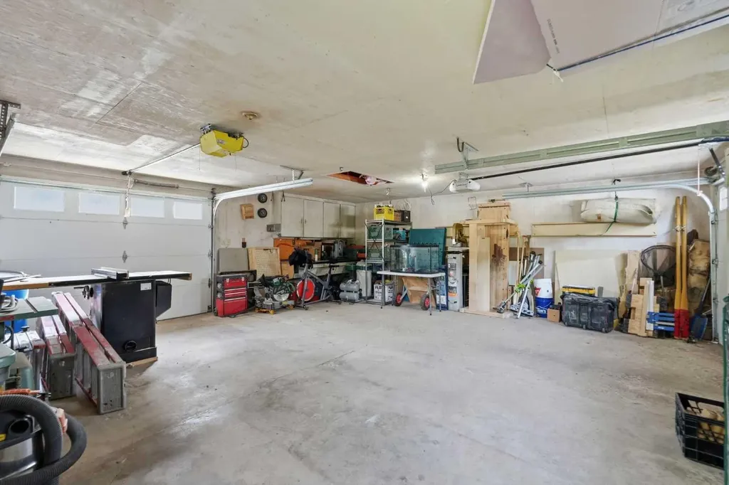 652 12 Avenue Carstairs AB T0M0N0