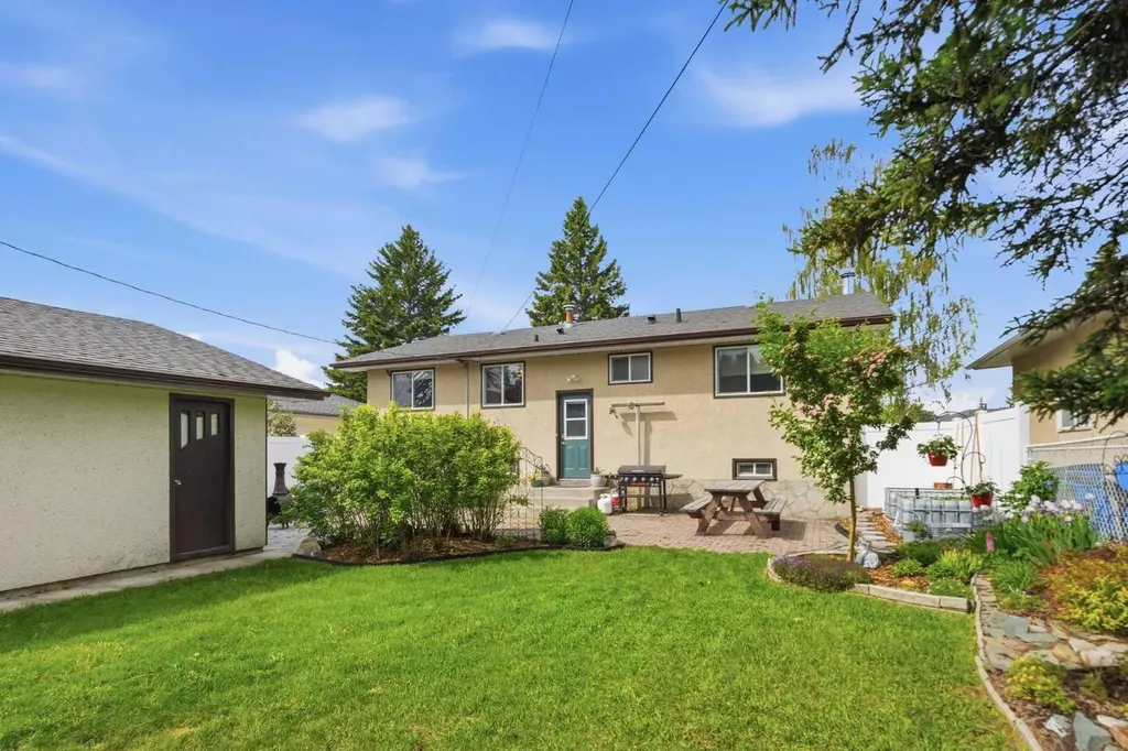 652 12 Avenue Carstairs AB T0M0N0