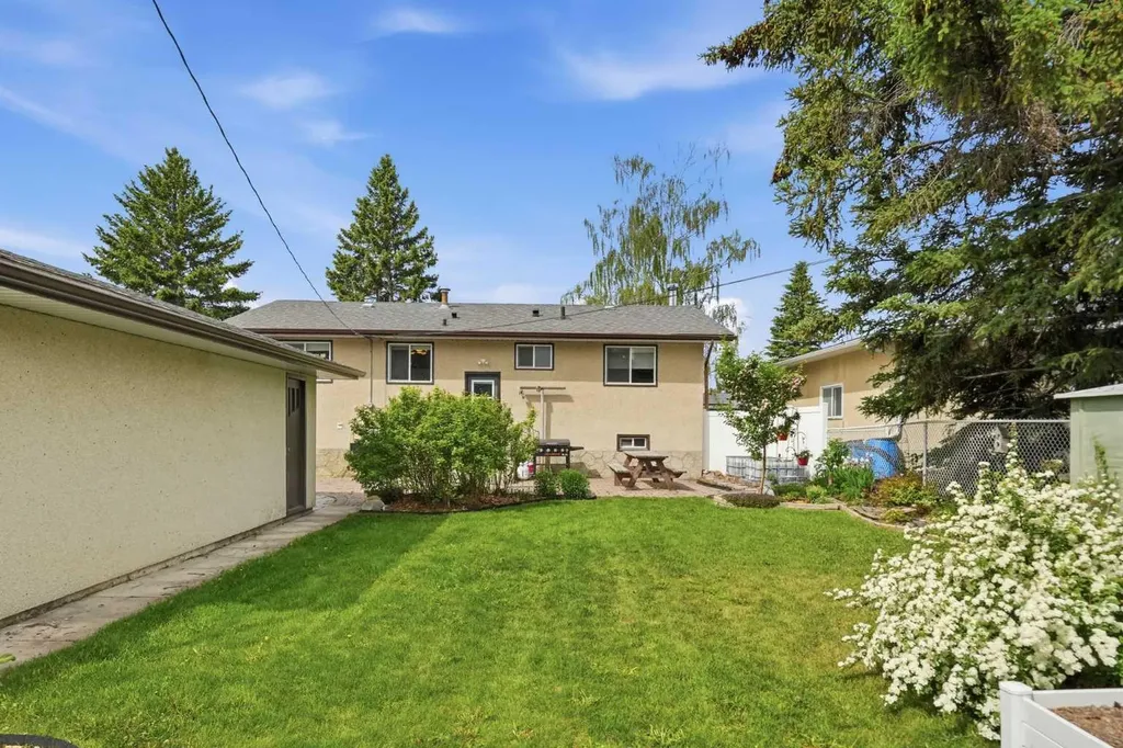 652 12 Avenue Carstairs AB T0M0N0