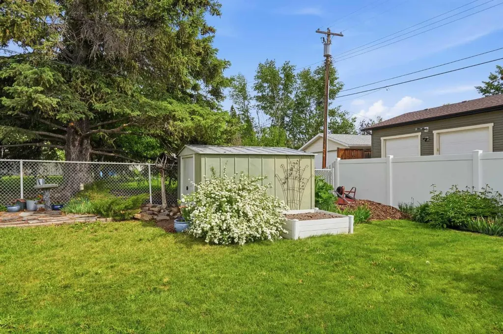 652 12 Avenue Carstairs AB T0M0N0
