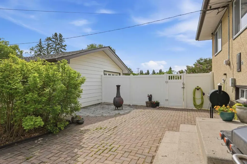652 12 Avenue Carstairs AB T0M0N0