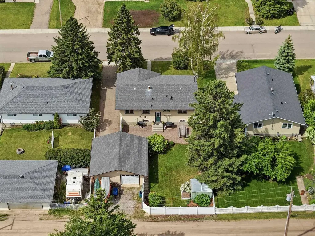 652 12 Avenue Carstairs AB T0M0N0