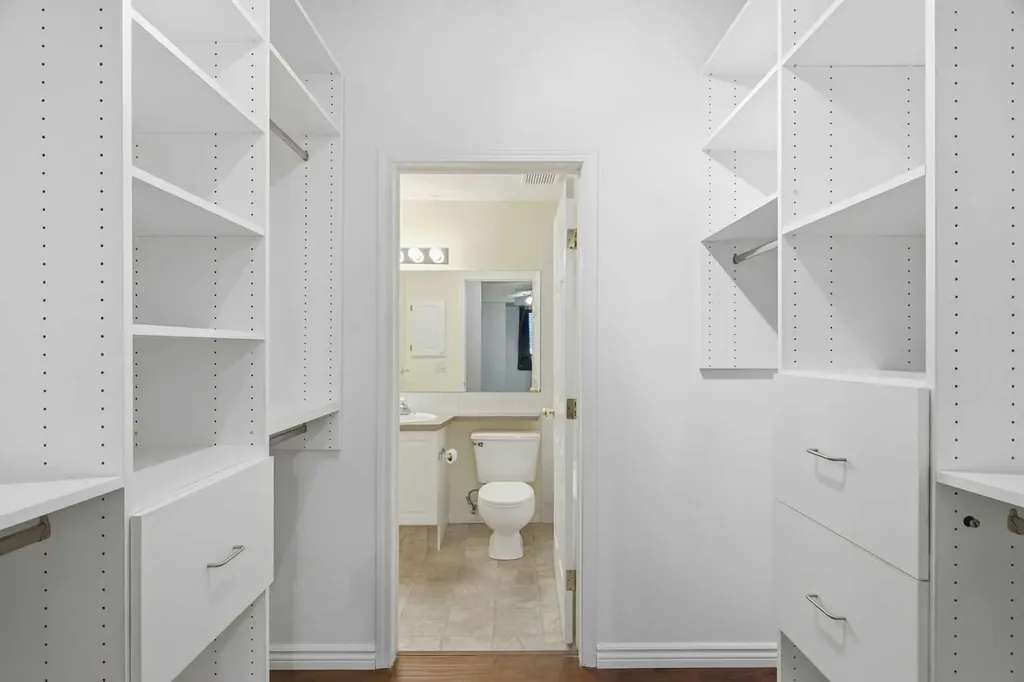 126 14 Avenue SW Calgary AB T2R 0L9