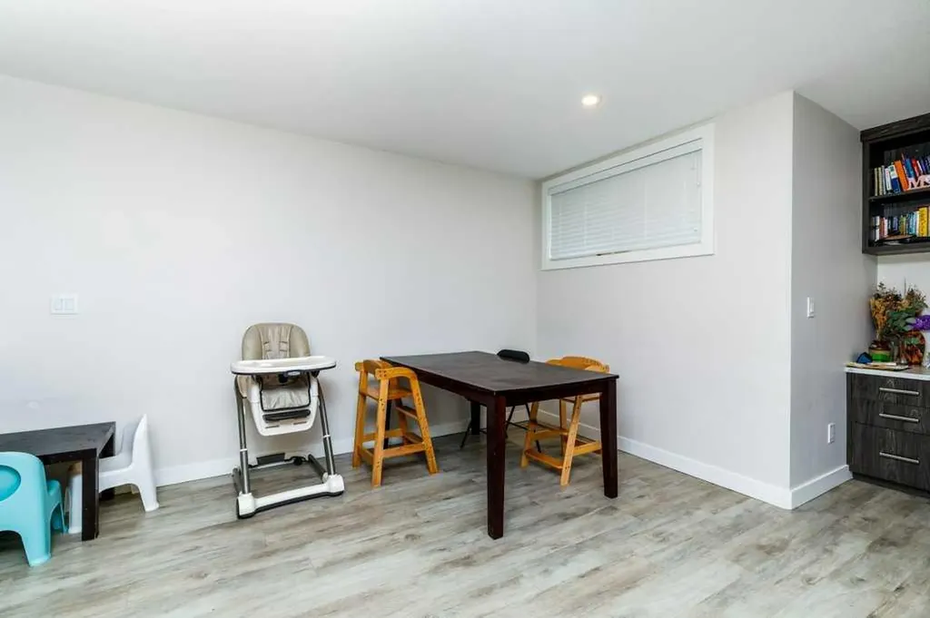 3918 47 Street Red Deer AB T4N 1N9