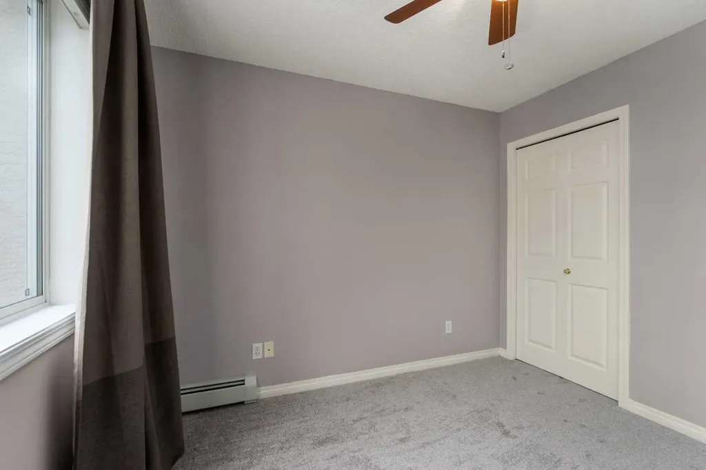 26 Country Hills View NW Calgary AB T3K 5G2