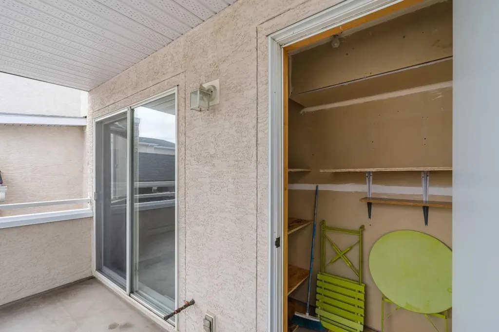26 Country Hills View NW Calgary AB T3K 5G2