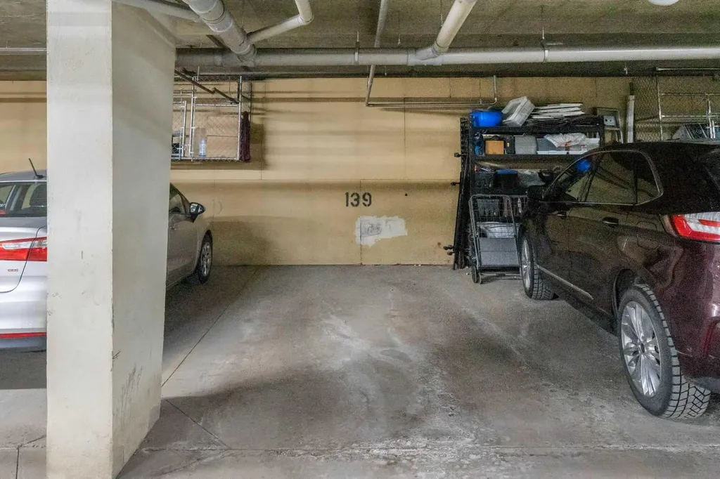 26 Country Hills View NW Calgary AB T3K 5G2