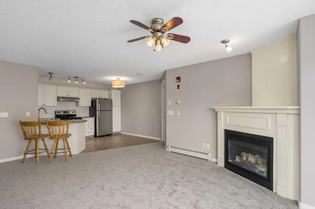 26 Country Hills View NW Calgary AB T3K 5G2