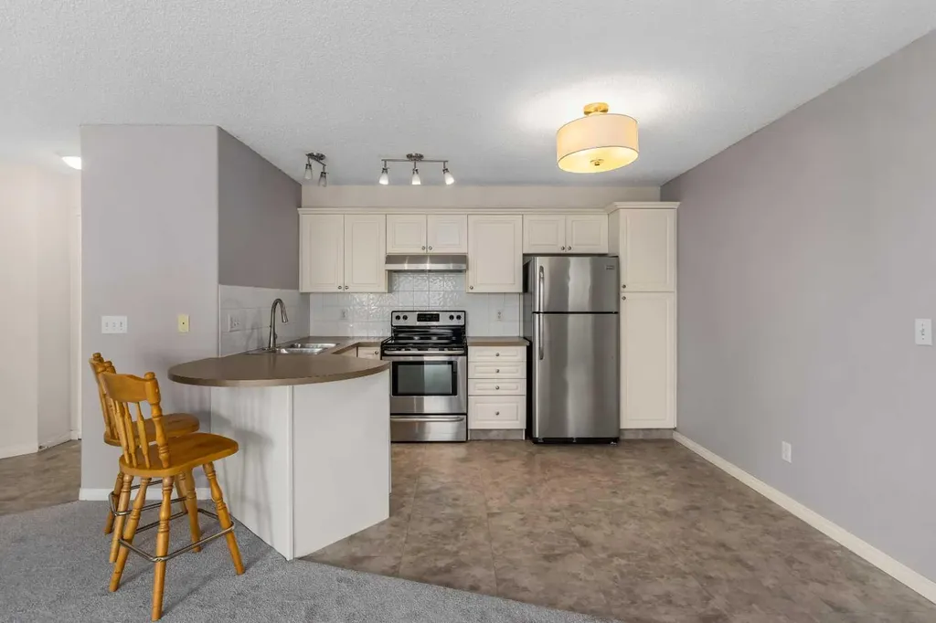 26 Country Hills View NW Calgary AB T3K 5G2