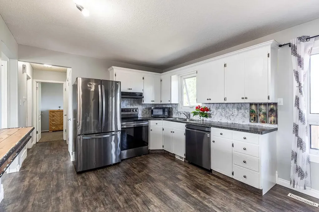 516 Sissons Crescent SE Medicine Hat AB T1B 2J9