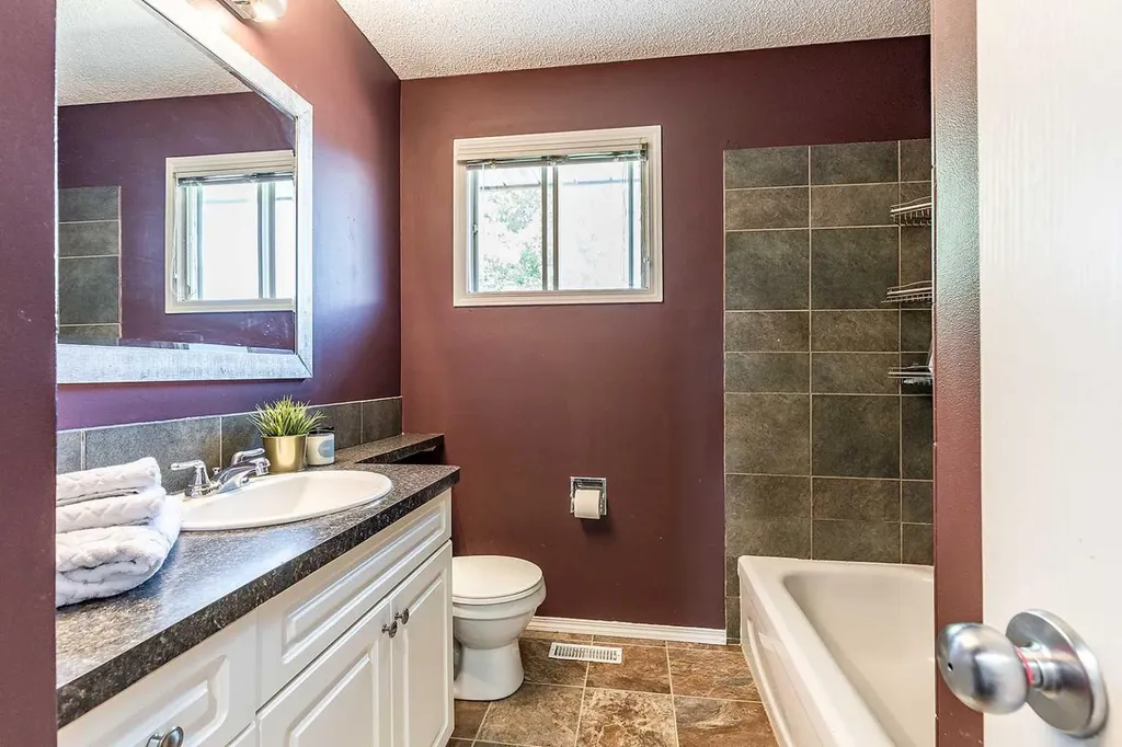 516 Sissons Crescent SE Medicine Hat AB T1B 2J9