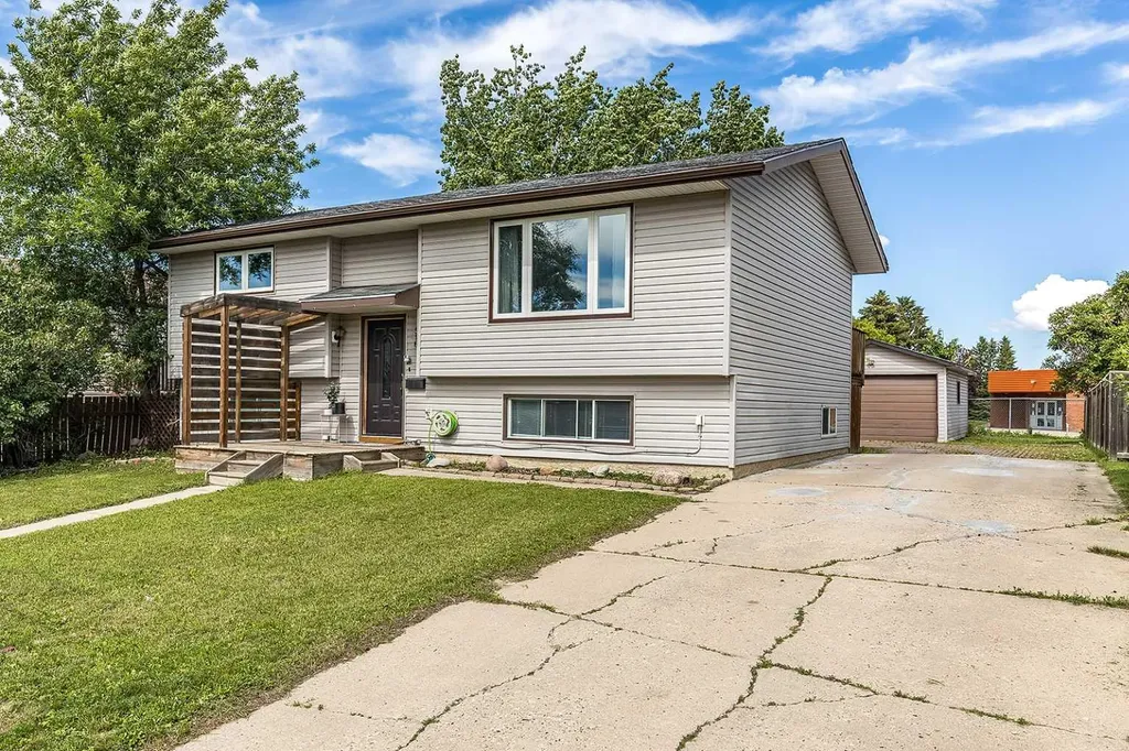 516 Sissons Crescent SE Medicine Hat AB T1B 2J9