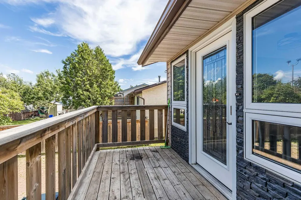 516 Sissons Crescent SE Medicine Hat AB T1B 2J9