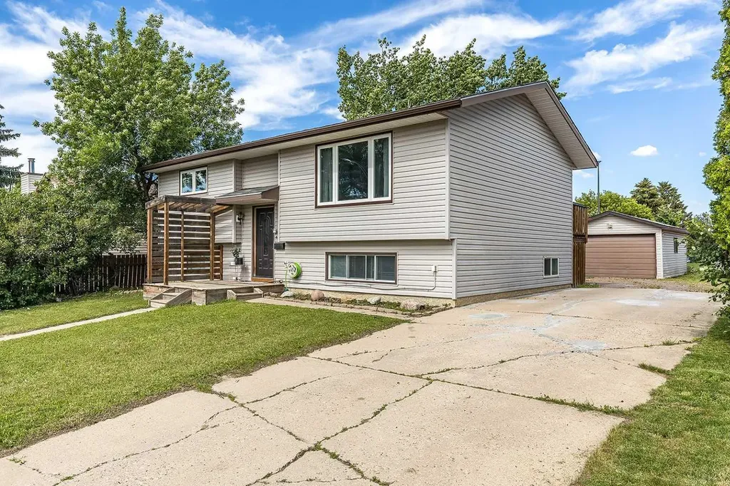 516 Sissons Crescent SE Medicine Hat AB T1B 2J9