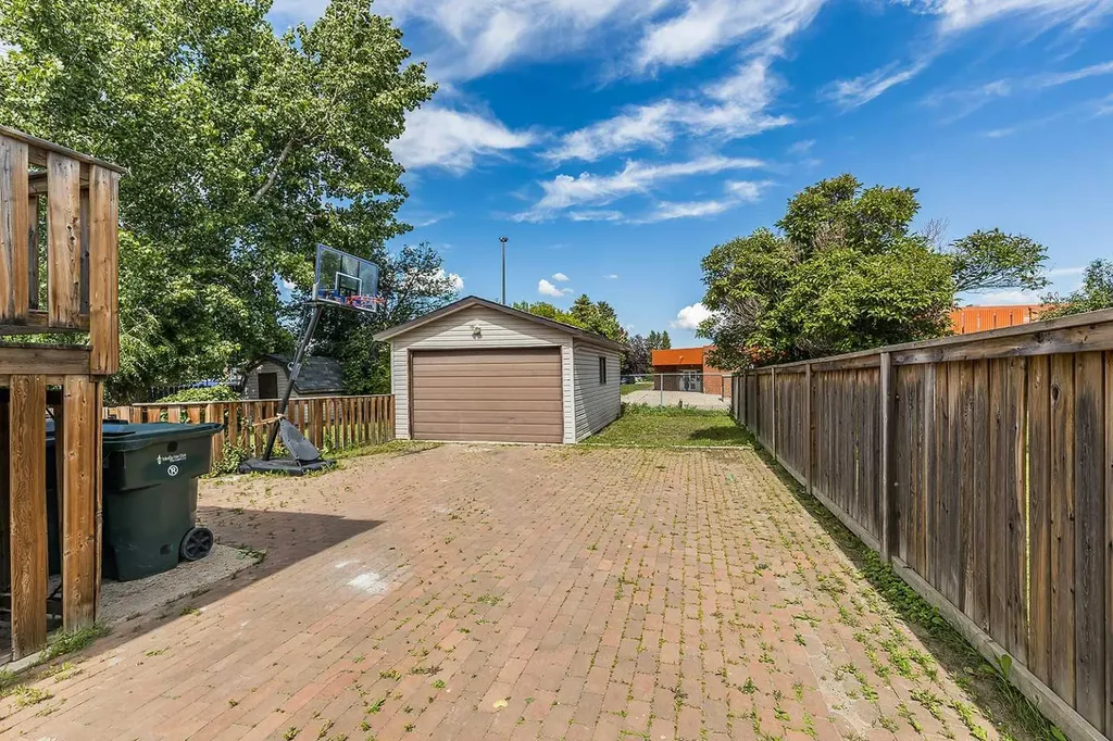 516 Sissons Crescent SE Medicine Hat AB T1B 2J9