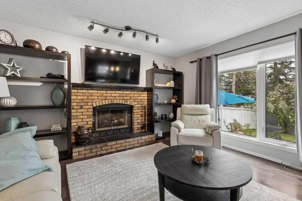 244 Scurfield Place NW Calgary AB T3L1T5