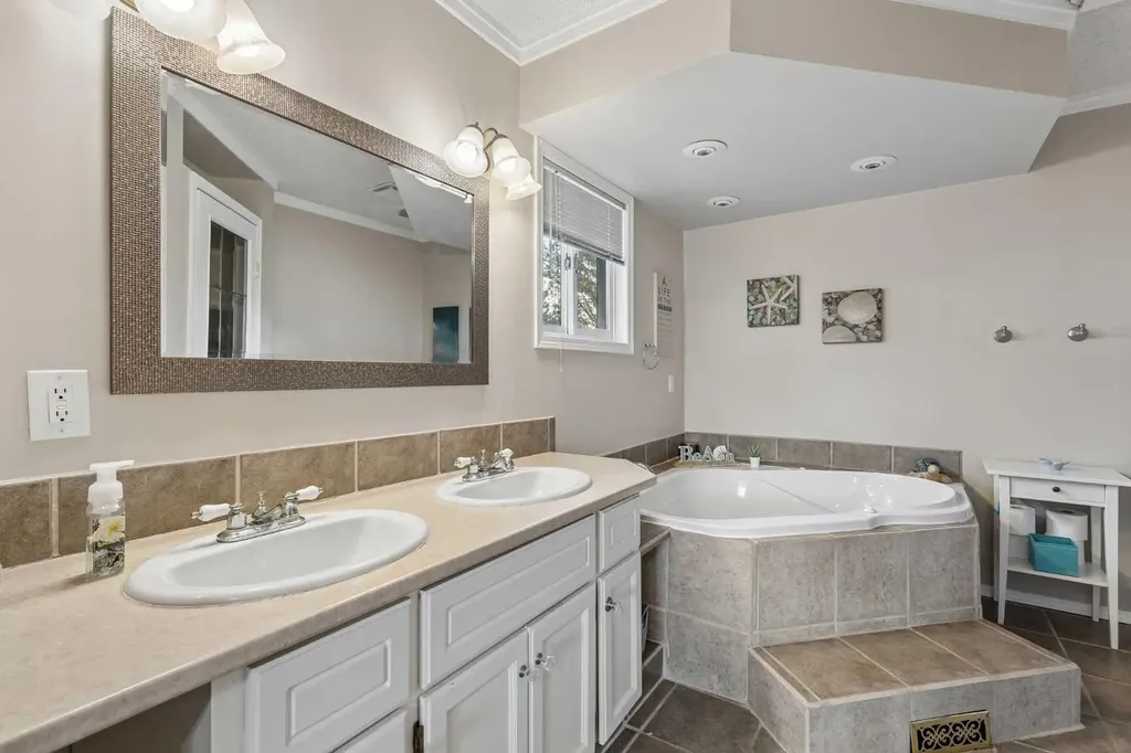 244 Scurfield Place NW Calgary AB T3L1T5
