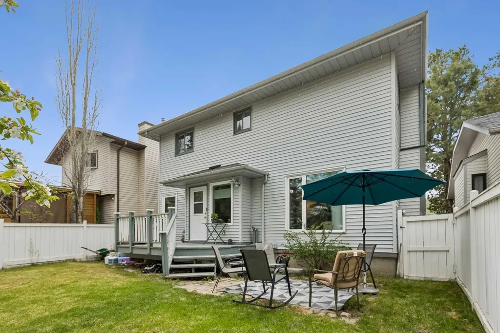 244 Scurfield Place NW Calgary AB T3L1T5