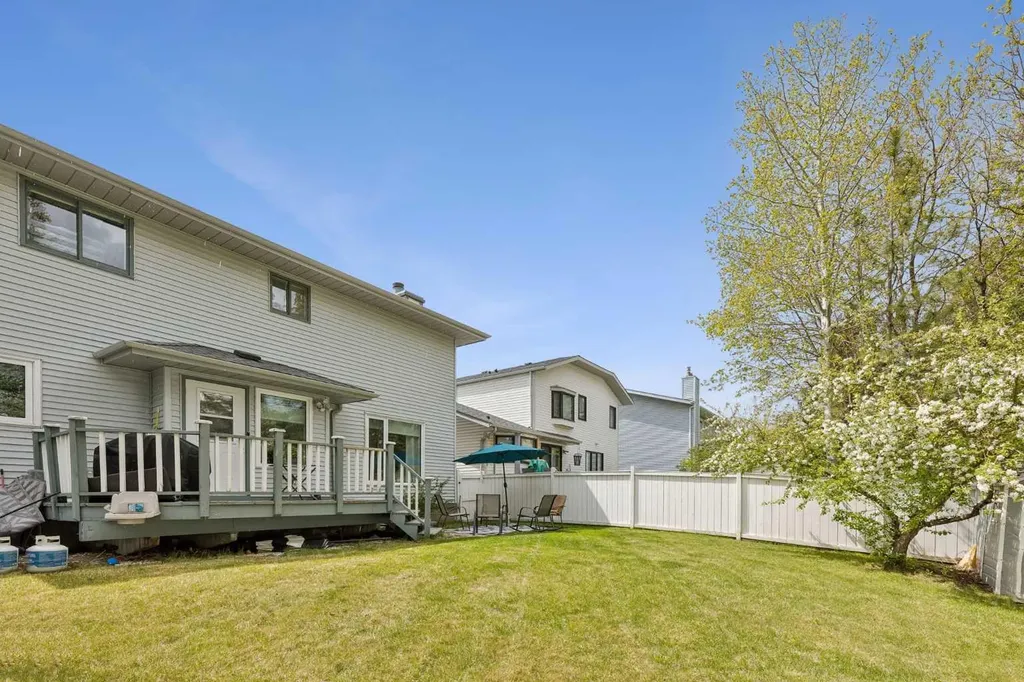 244 Scurfield Place NW Calgary AB T3L1T5