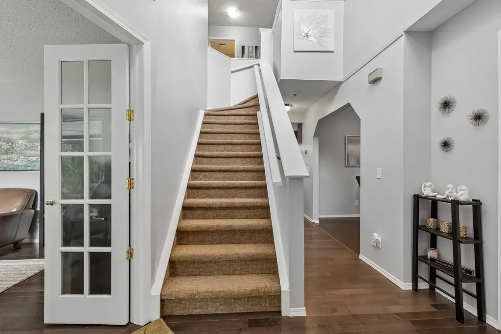 244 Scurfield Place NW Calgary AB T3L1T5