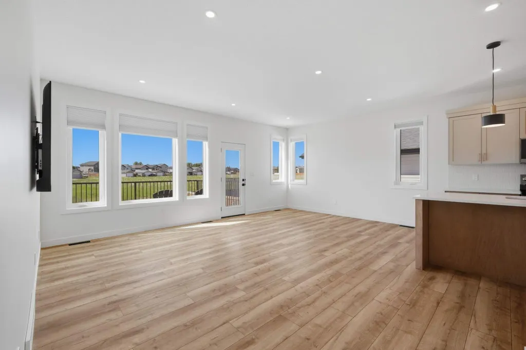15 Aura Drive Blackfalds AB T4M 0N3