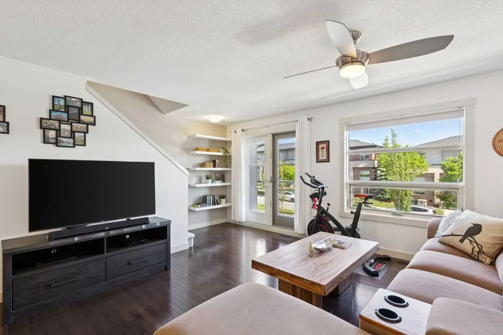 27 Aspen Hills Green SW Calgary AB T3H 0H6