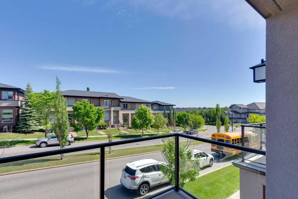 27 Aspen Hills Green SW Calgary AB T3H 0H6