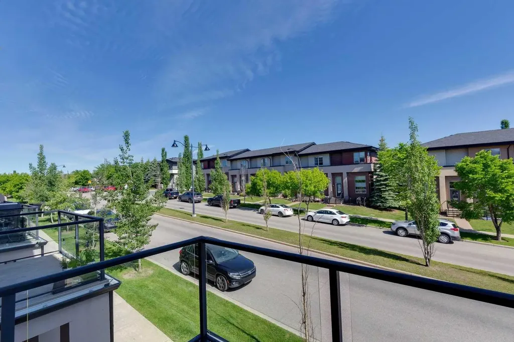 27 Aspen Hills Green SW Calgary AB T3H 0H6