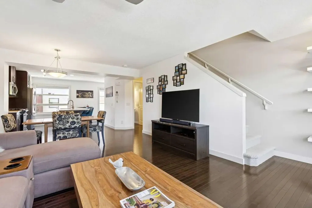 27 Aspen Hills Green SW Calgary AB T3H 0H6